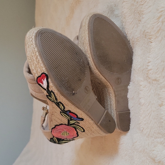 Beige wedge sandal - Picture 6 of 6